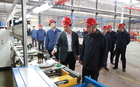 標題：內蒙古自治區副主席代欽一行到華德牧草公司調研指導
瀏覽次數：1369
發(fā)表時(shí)間：2024-04-23