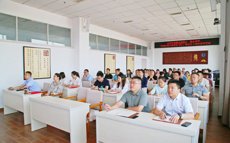 標題：中國農機院黨委委員、副總經(jīng)理，呼和浩特分院黨委書(shū)記、董事長(cháng)王振華講授黨課
瀏覽次數：1193
發(fā)表時(shí)間：2024-06-26