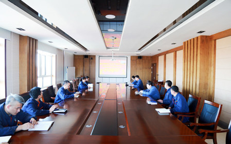 標題：華德牧草公司召開(kāi)深入貫徹中央八項規定精神學(xué)習教育動(dòng)員部署會(huì )暨2025年全面從嚴治黨工作會(huì )議
瀏覽次數：290
發(fā)表時(shí)間：2025-04-07