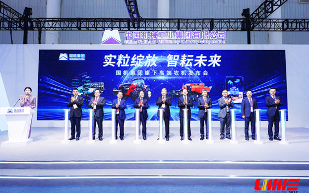 標題：驚艷亮相！“中農機·華德”“雙出捆”新品備受矚目
瀏覽次數：30
發(fā)表時(shí)間：2025-10-28